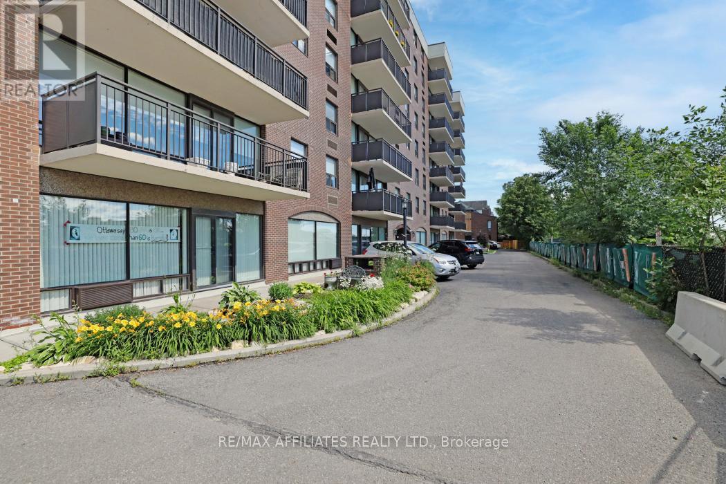 304 1190 Richmond Rd, Ottawa, ON K2B 8J3