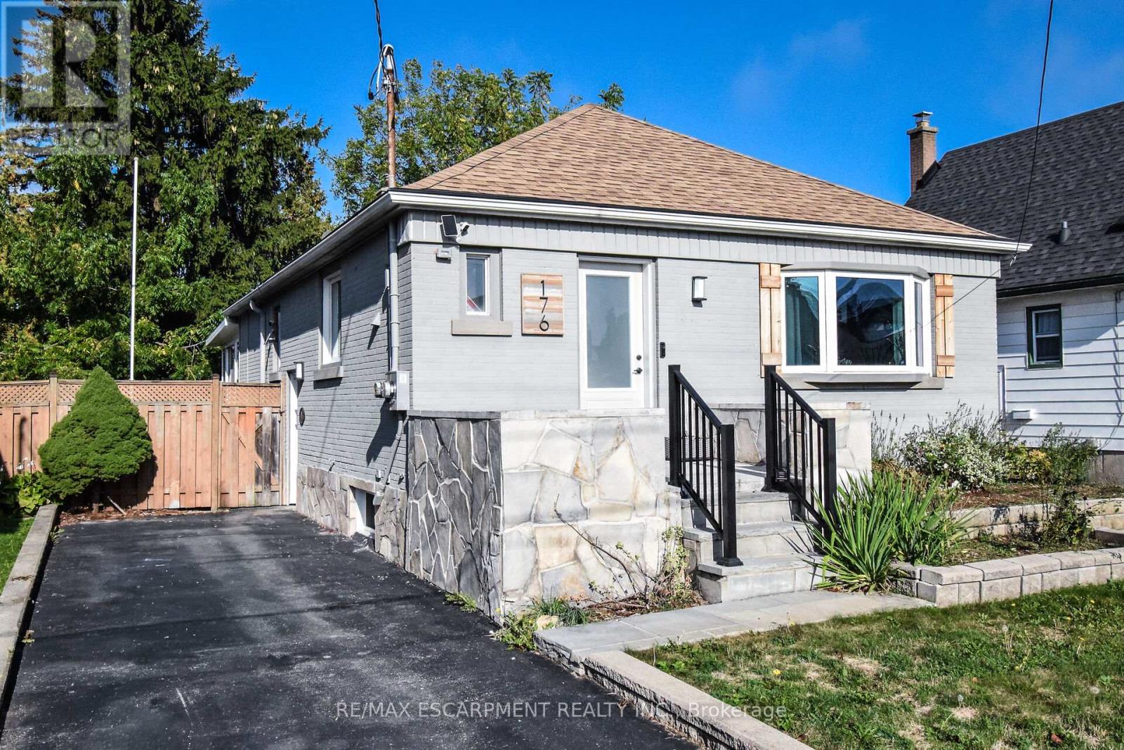 176 E 43rd St, Hamilton, ON L8T 3C2