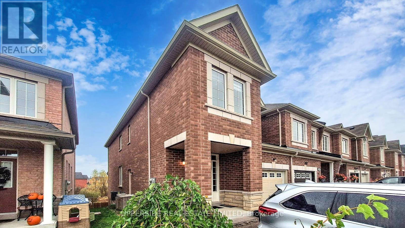 125 Walter Sinclair Ct, Richmond Hill, ON L4E 0X4