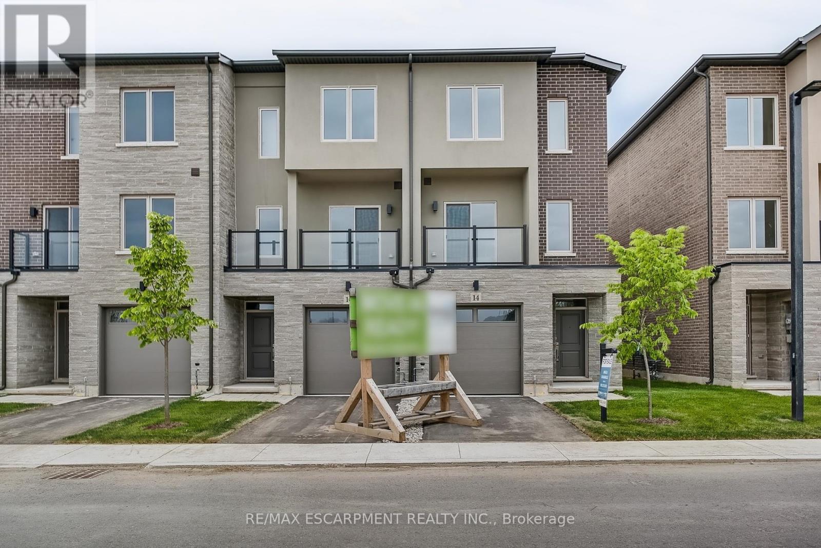 14 Clear Valley Ln, Hamilton, ON L0R 1W0