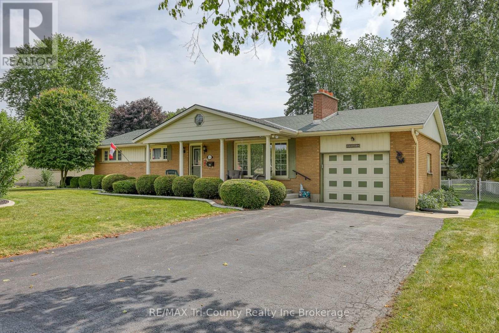 14 Lowrie Cres, Tillsonburg, ON N4G 4C9