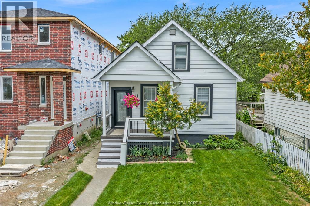 915 Mckay Ave, Windsor, ON N9B 2A4