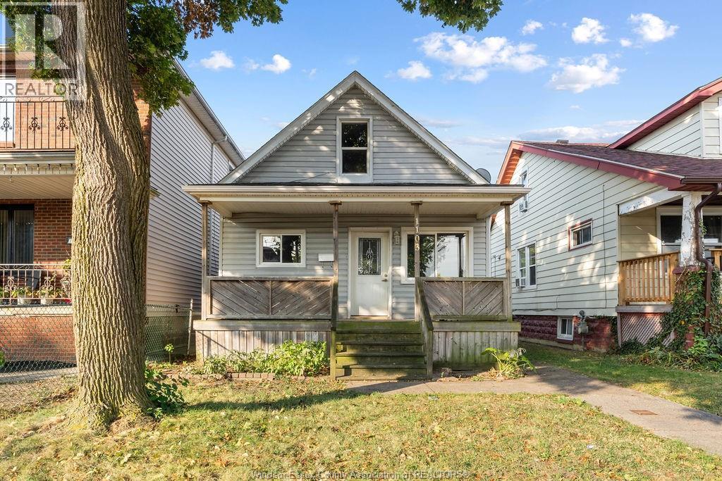 1103 Lillian, Windsor, ON N9A 1V6