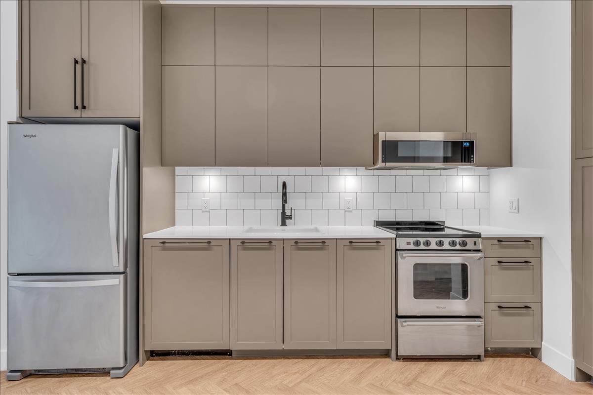 13929 105 Boulevard Unit 112, Surrey, BC V3T 0R5
