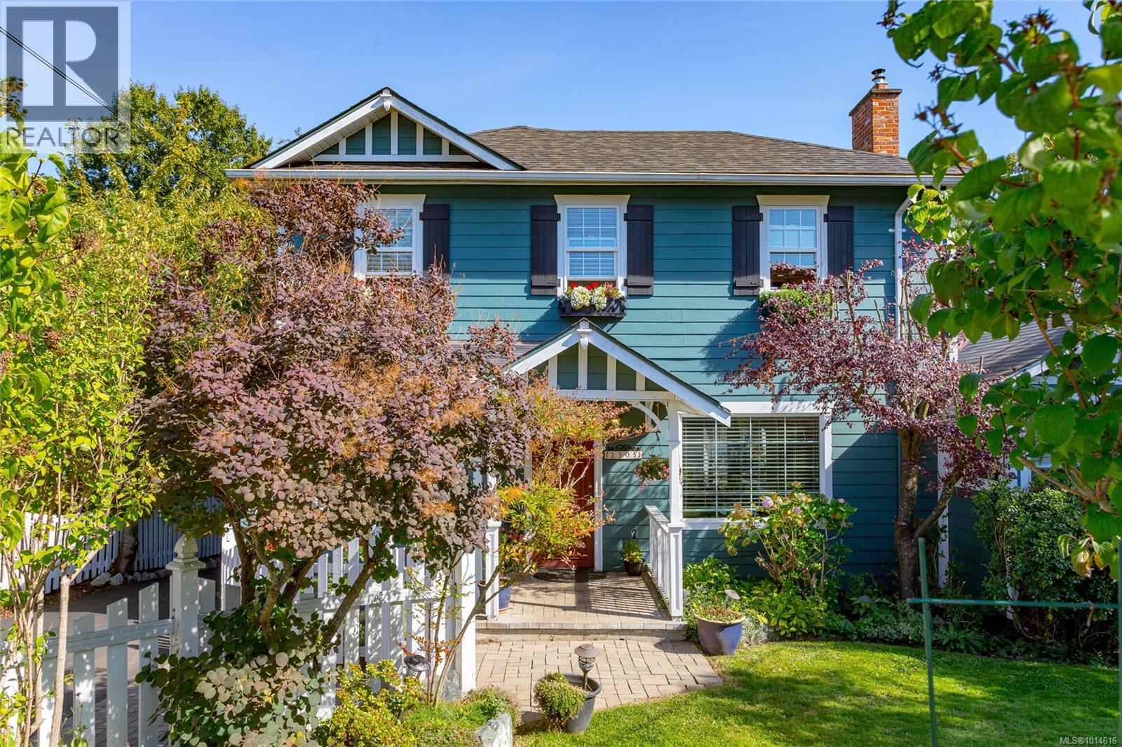 3305 Wordsworth St, Victoria, BC V8P 4B9