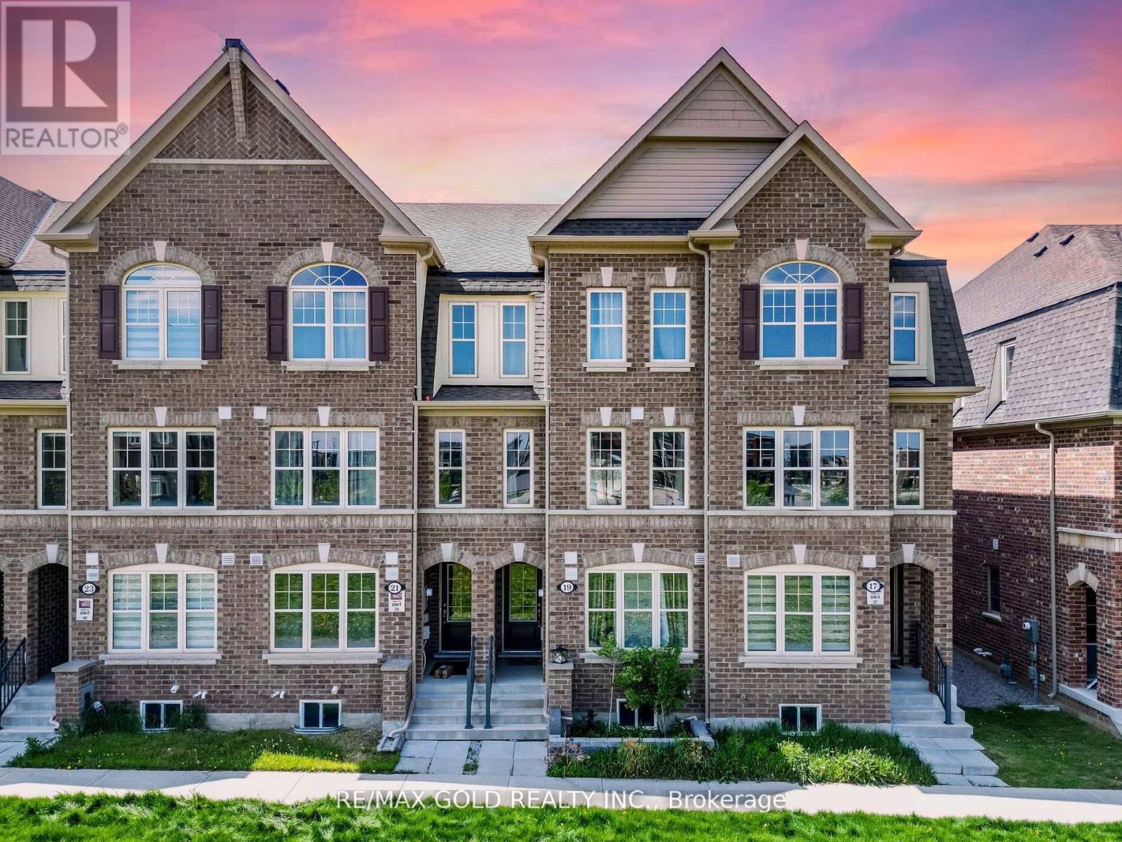 19 Sudeley Ln, Brampton Northwest Brampton, ON L7A 4Z7
