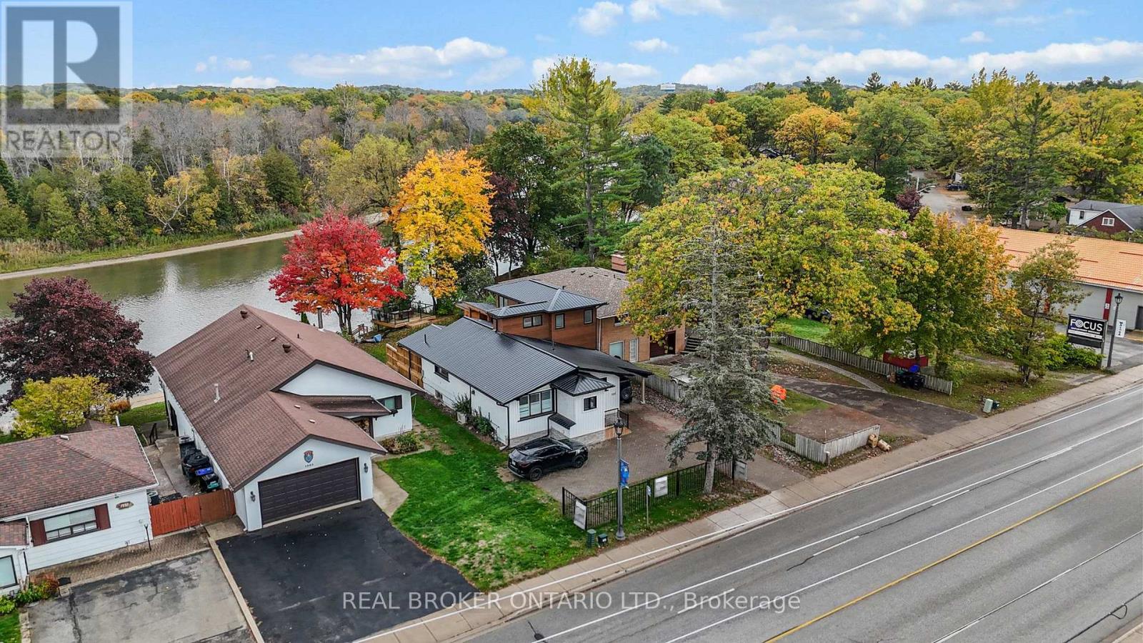 1359 Mosley St, Wasaga Beach, ON L9Z 2C7