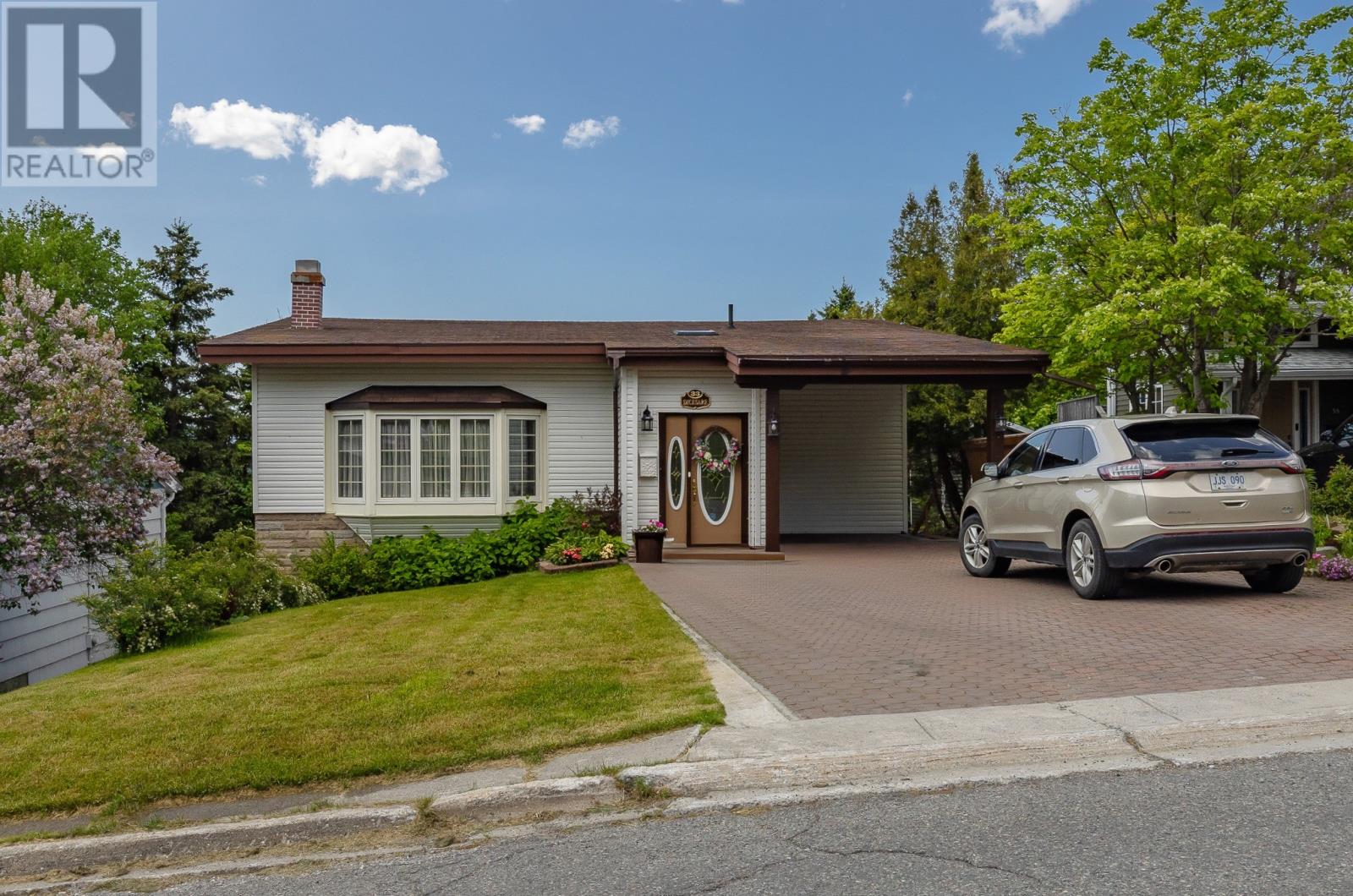 33 Raymond Hts, Corner Brook, NL A2H 2S2