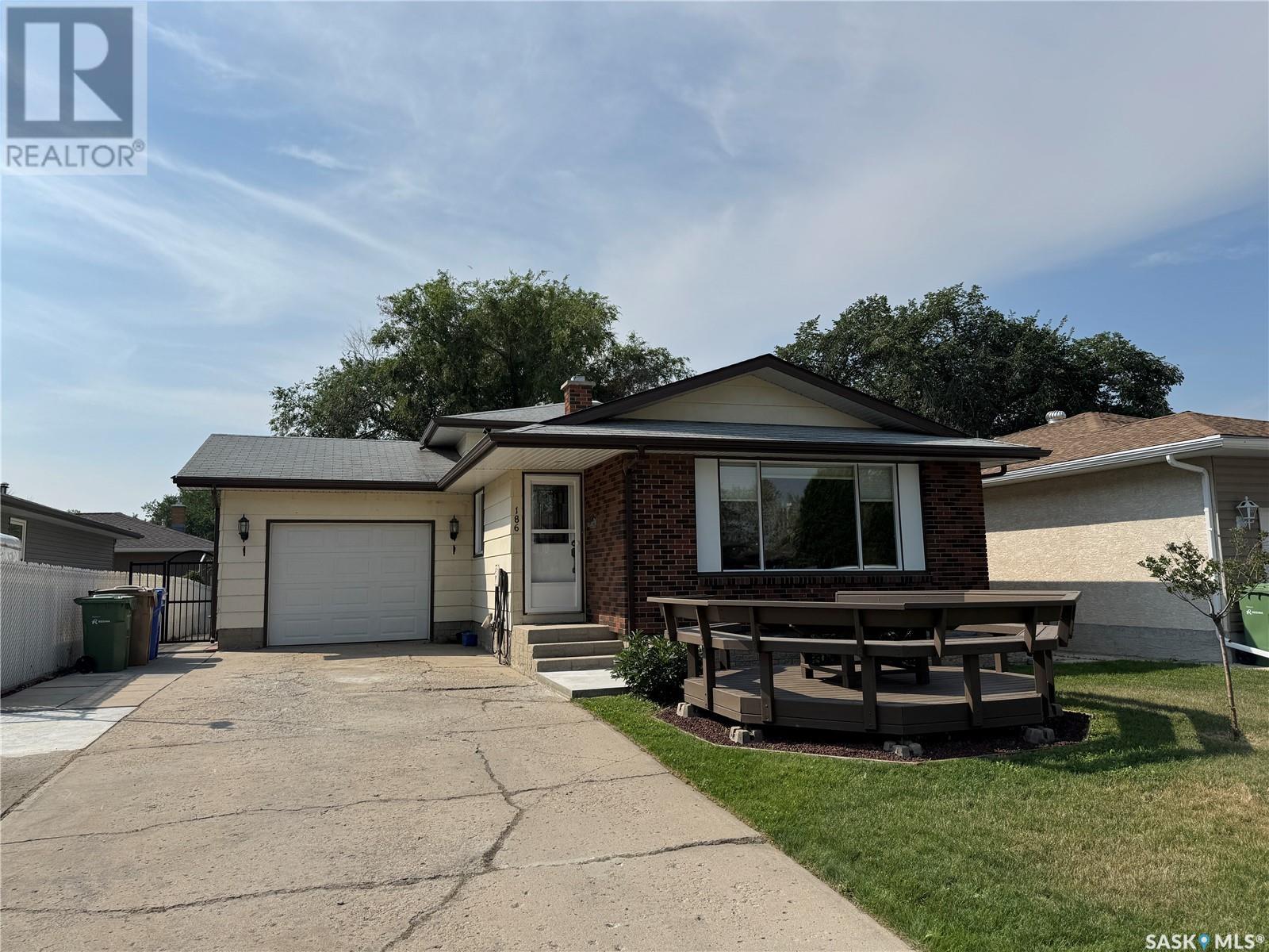 186 Bothwell Cres, Regina, SK S4R 6E7