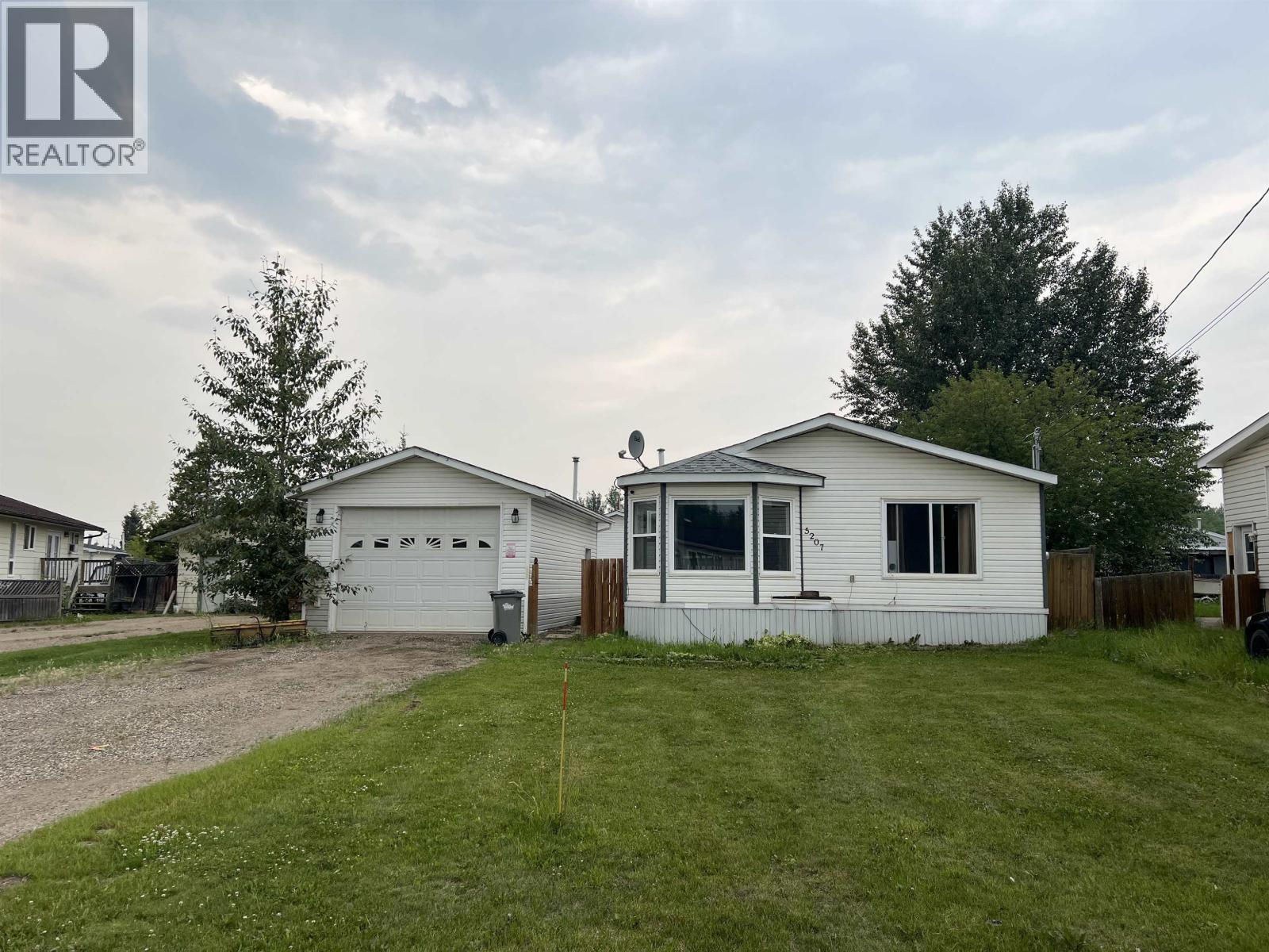 5207 Cottonwood Rd, Fort Nelson, BC V0C 1R0