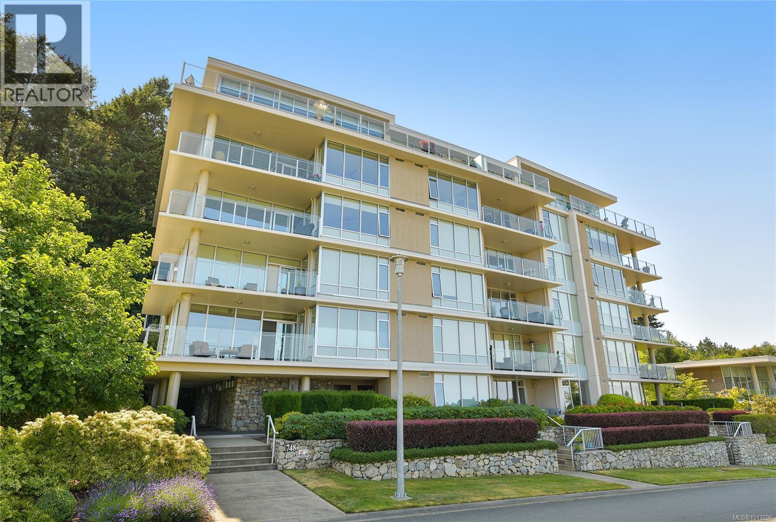 748 Sayward Hill Terr Unit 502 Ter, Saanich, BC V8Y 3K1