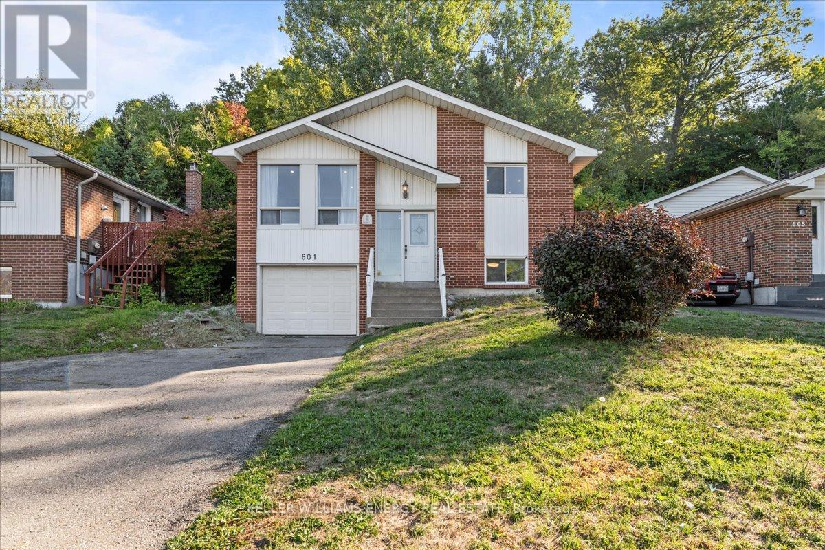 601 Grandview St S, Oshawa, ON L1H 7T5