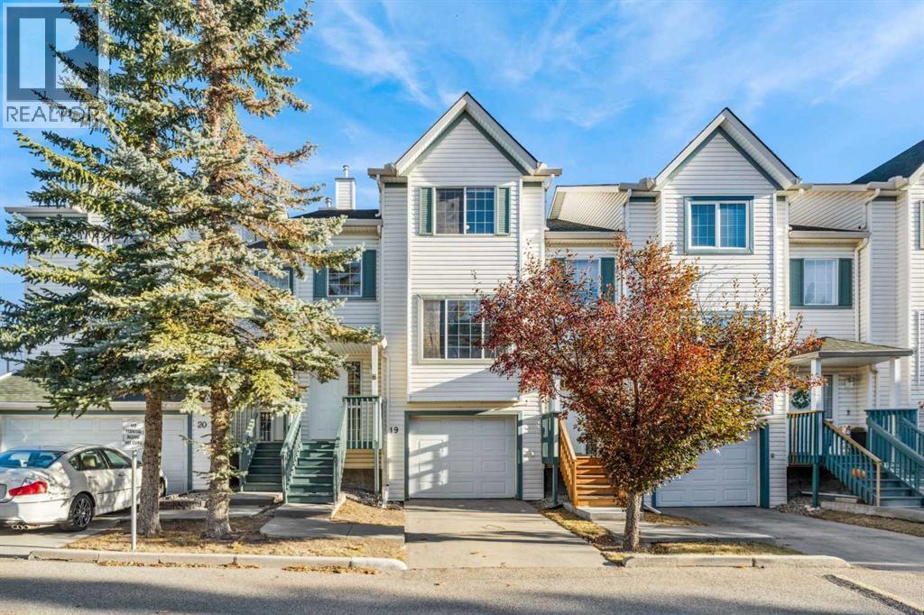 15 Rocky Ridge Gate Nw Unit 19, Calgary, AB T3G 4P6