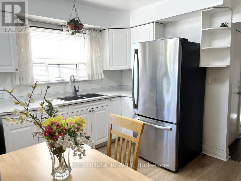 40 N Woodrow Blvd, Toronto, ON M1K 1W3