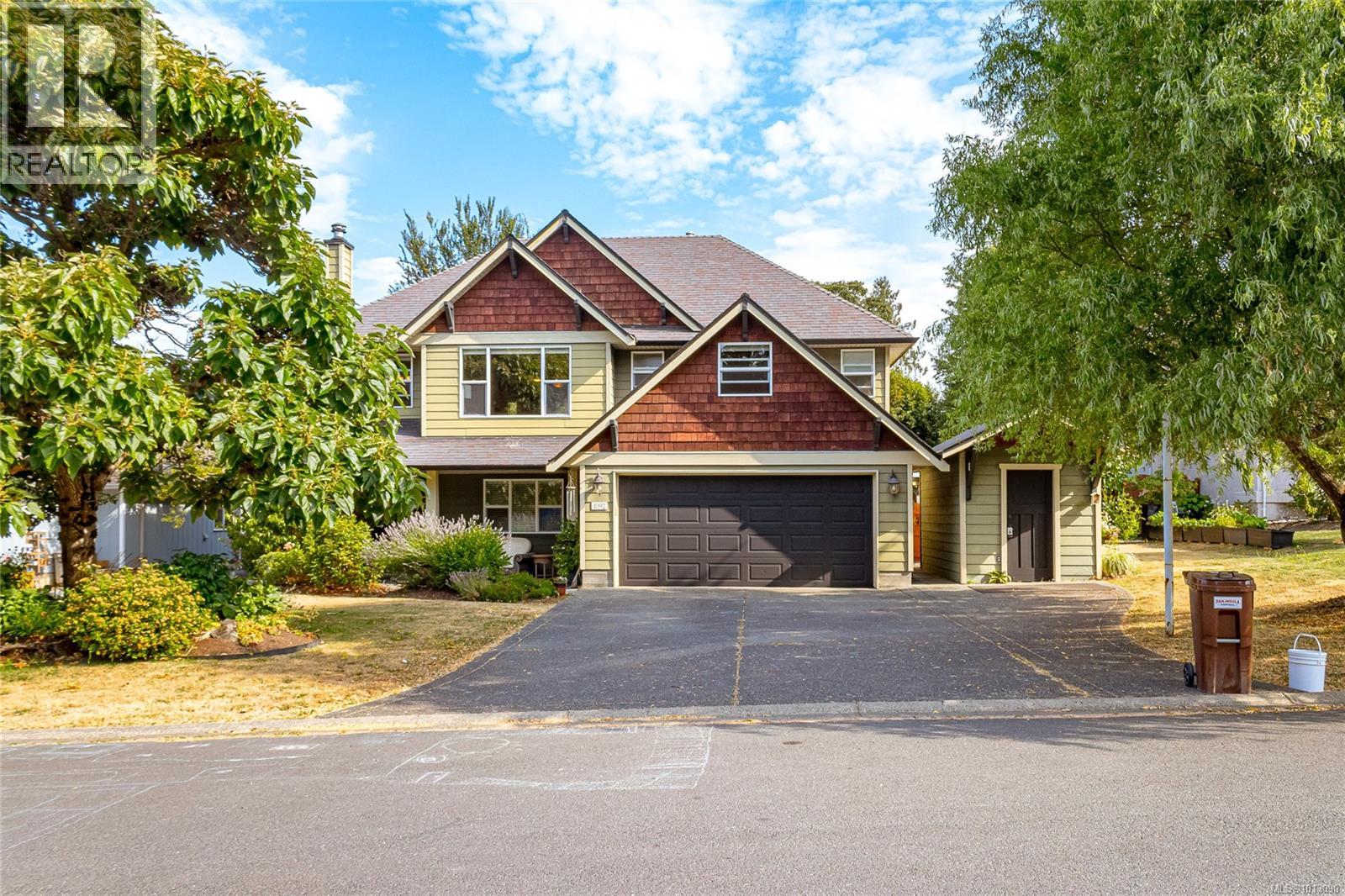 1092 Lucille Dr, Central Saanich, BC V8M 1C8