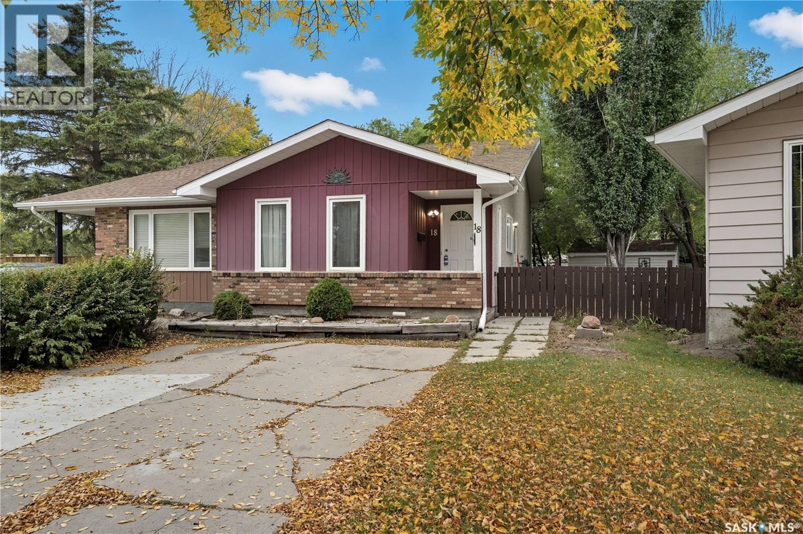 18 Lawrie Bay, Regina, SK S4X 2B3