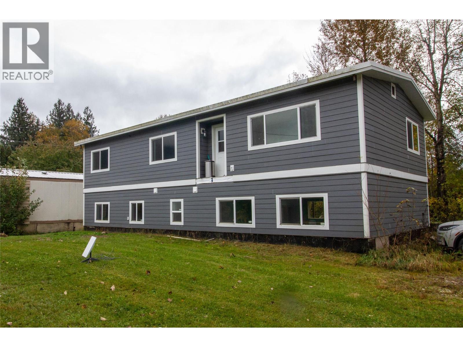 712 Begbie Rd, Revelstoke, BC V0E 2S0