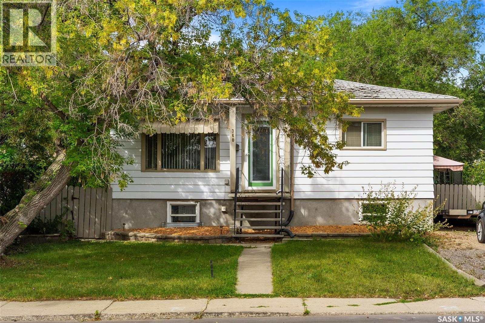 360 Angus St, Regina, SK S4R 3K6
