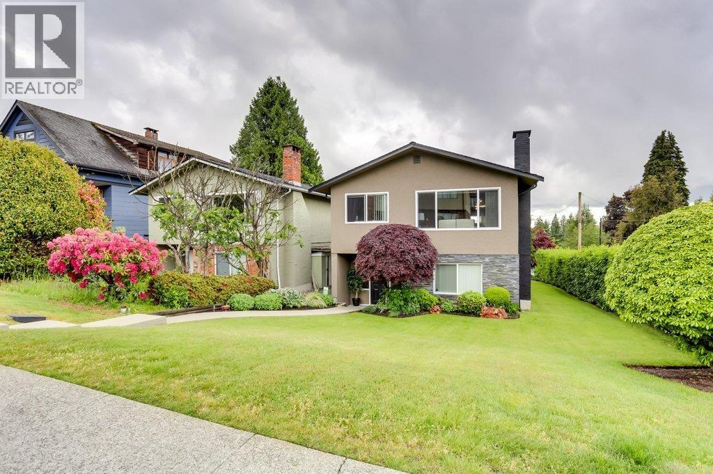 205 E 28th St, North Vancouver, BC V7N 1C1