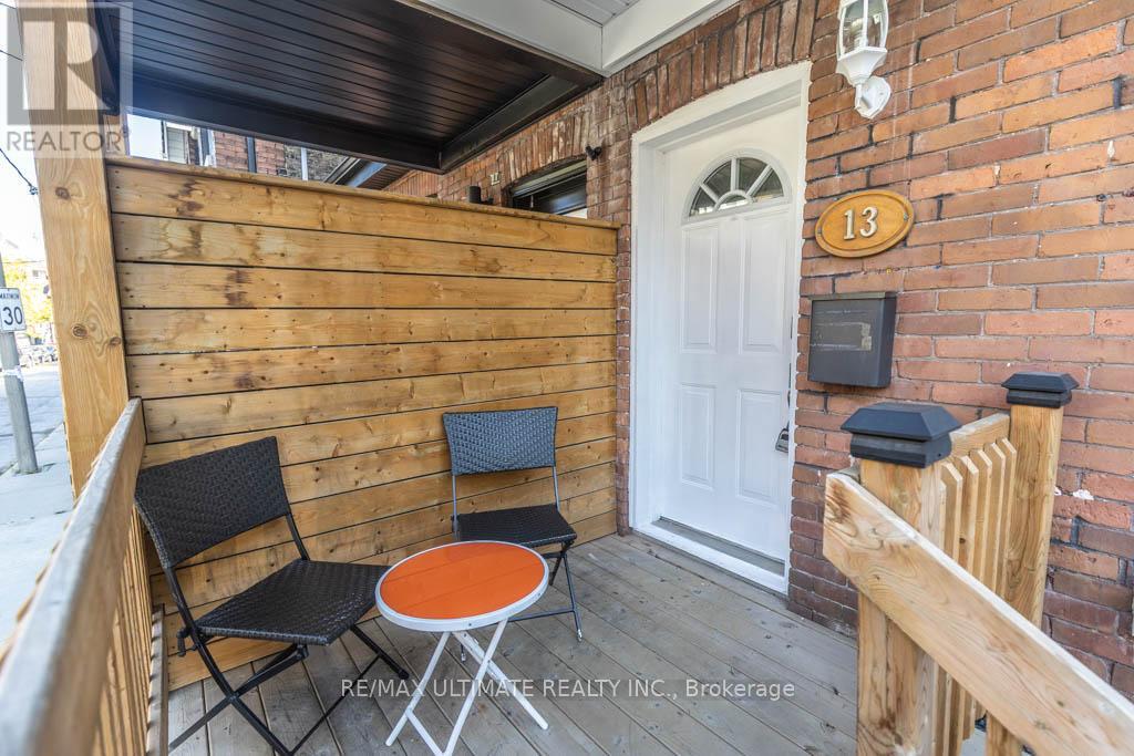 13 Gore St, Toronto, ON M6J 2C5