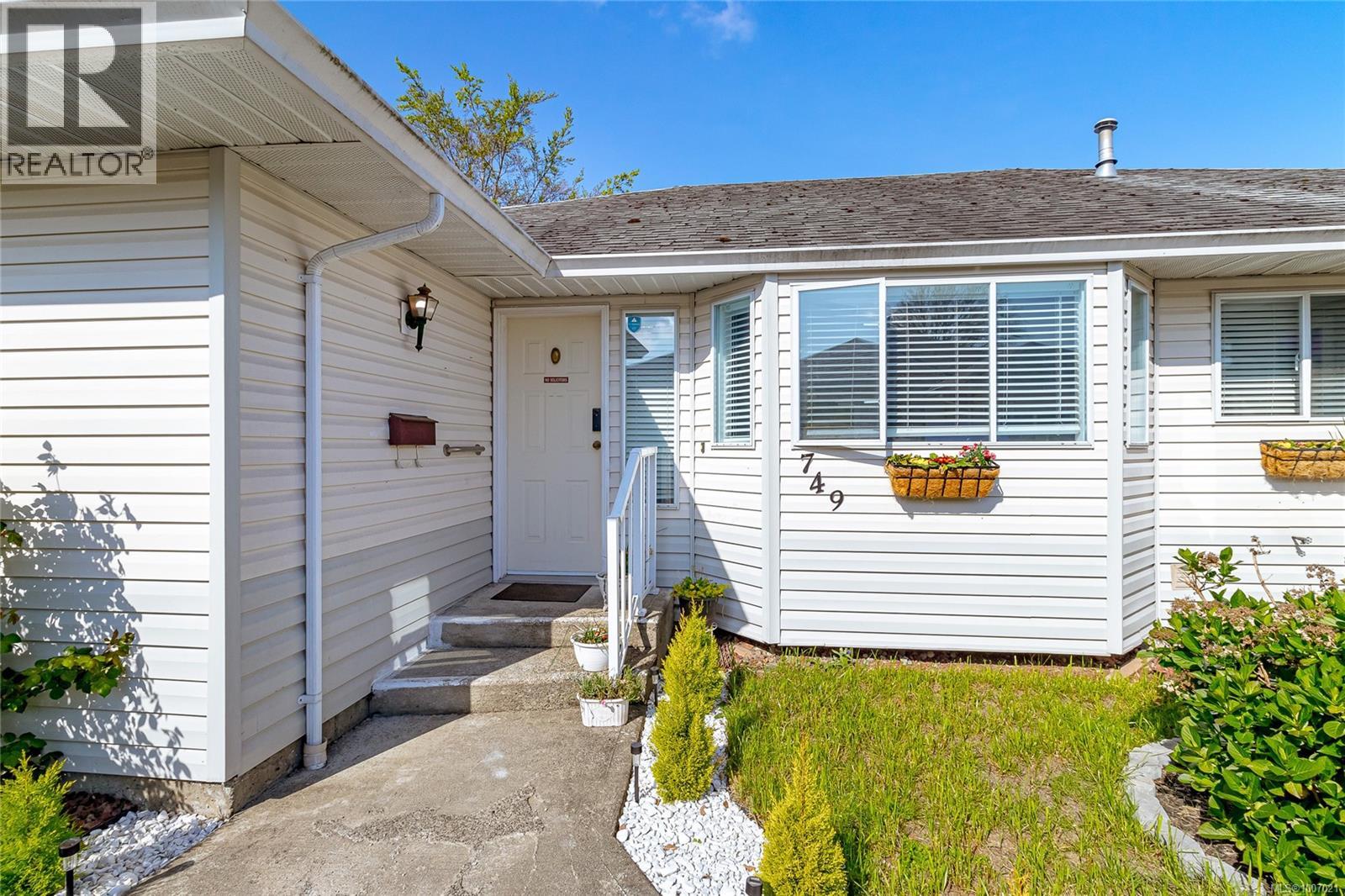 749 Marchmont Rd, Duncan, BC V9L 2L9