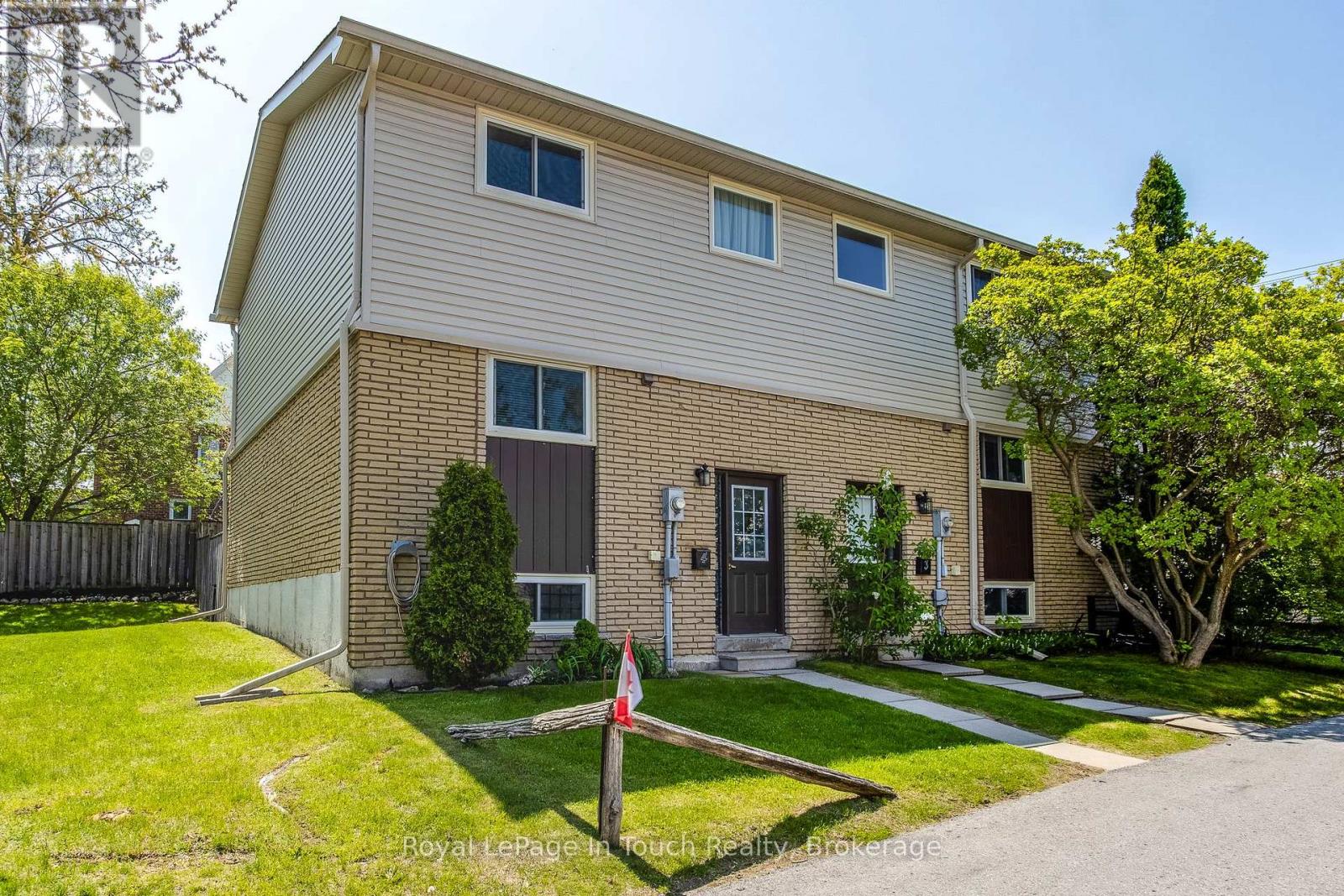 4 233 Innisfil St, Barrie, ON L4N 3E9
