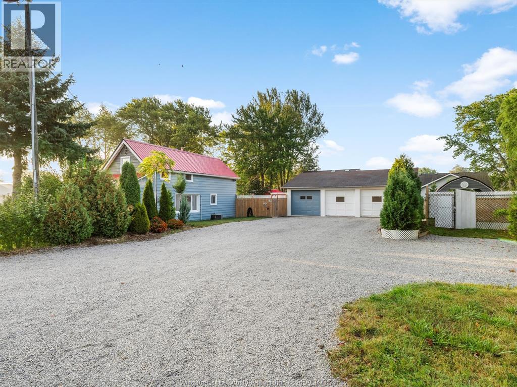 1057 Oak Ave, Kingsville, ON N9Y 3T6