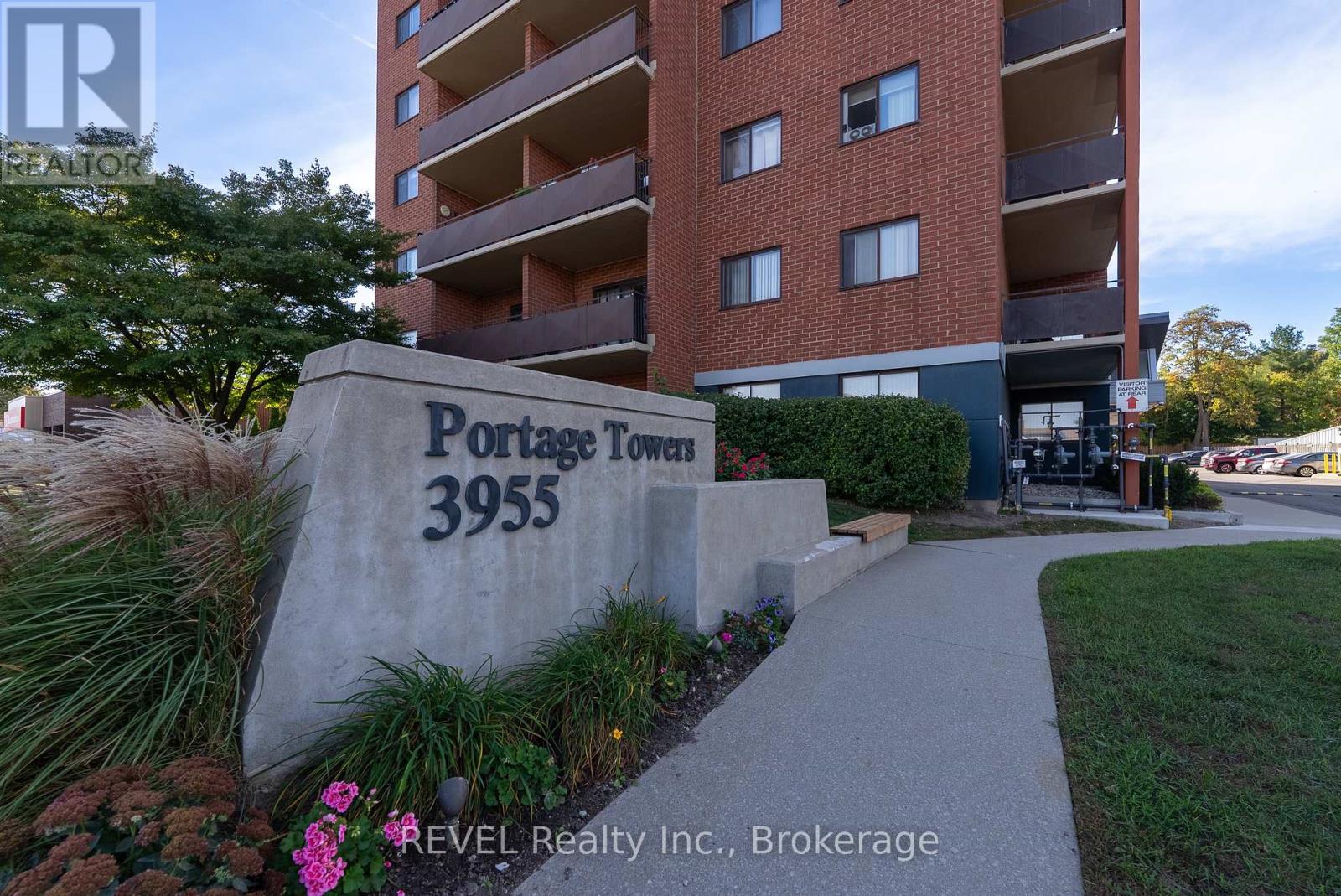 206 3955 Portage Rd, Niagara Falls, ON L2J 3W2