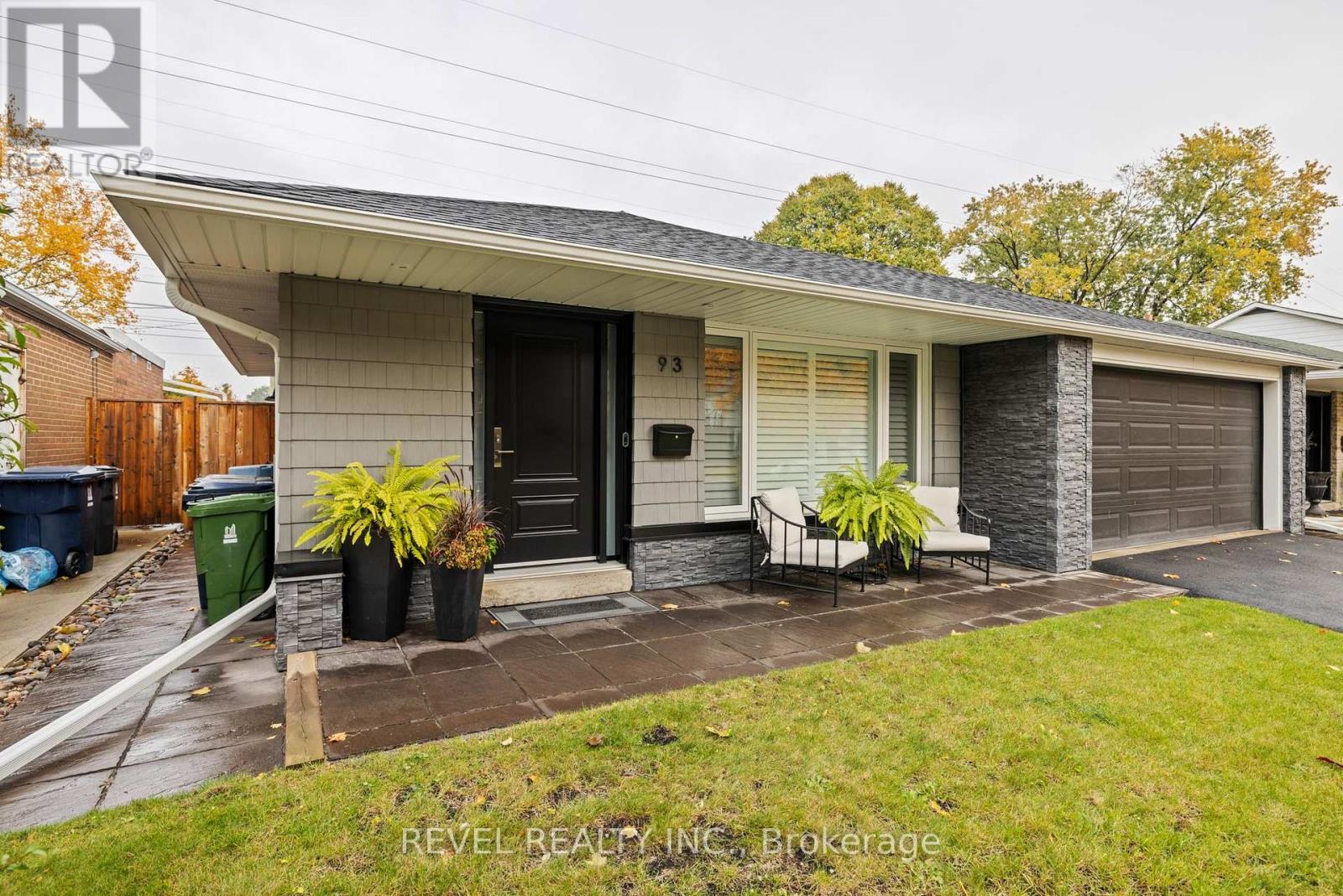 93 Willowridge Rd, Toronto, ON M9R 3Z5