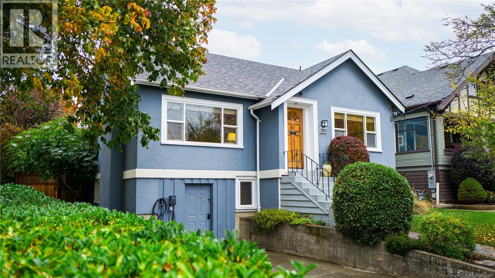1102 Vista Hts, Victoria, BC V8T 2H4