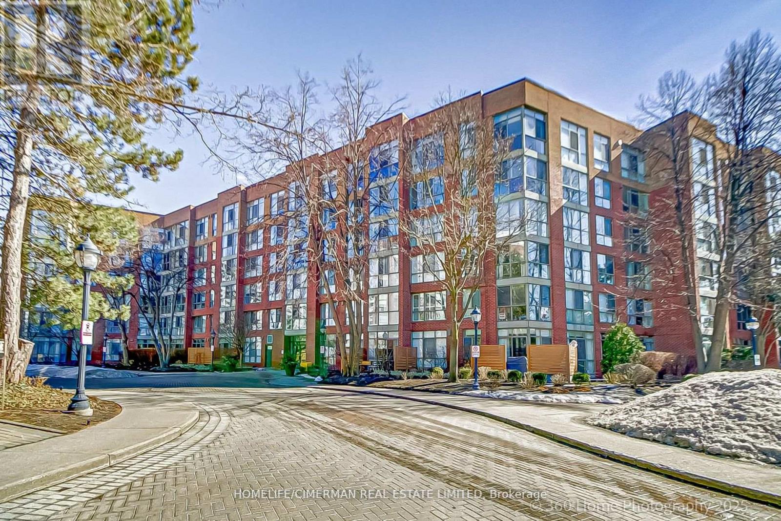 413 20 Southport St, Toronto, ON M6S 4Y8