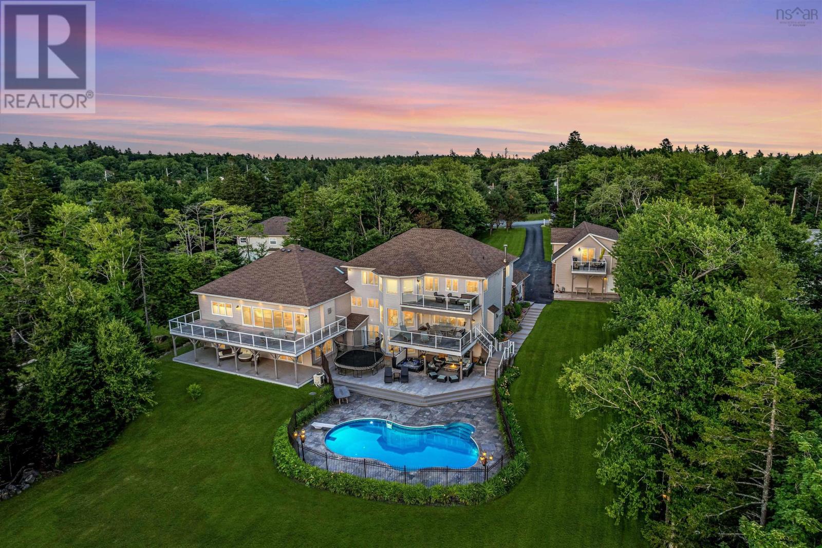 47 Long Lake Dr, Kingswood, NS B4B 1K6