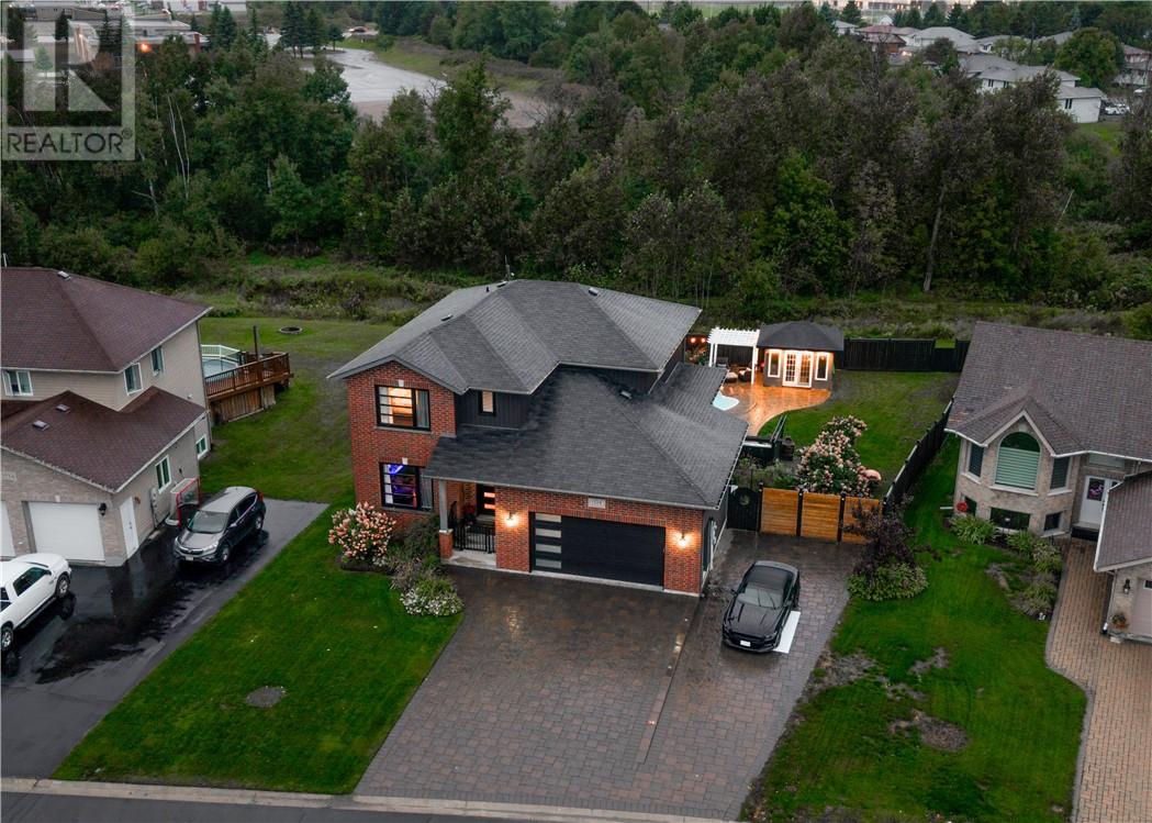 1528 Jeanne Darc St, Hanmer, ON P3P 0A2