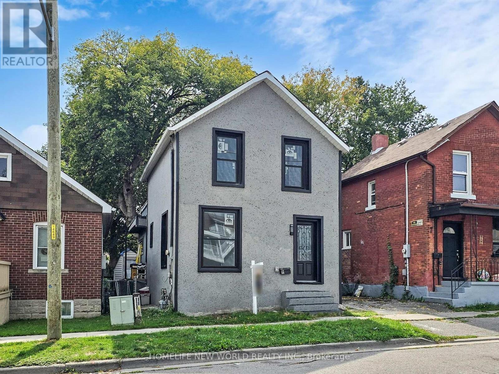 11 Maple St, Oshawa, ON L1H 2L6
