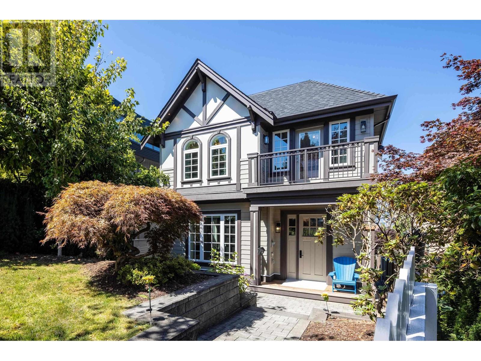 3755 W 13th Ave, Vancouver, BC V6R 2S7