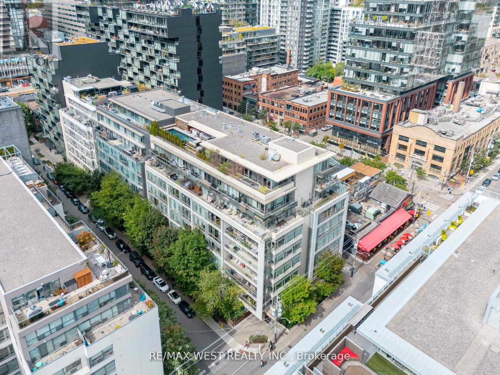 212 66 Portland St, Toronto, ON M5V 2M6