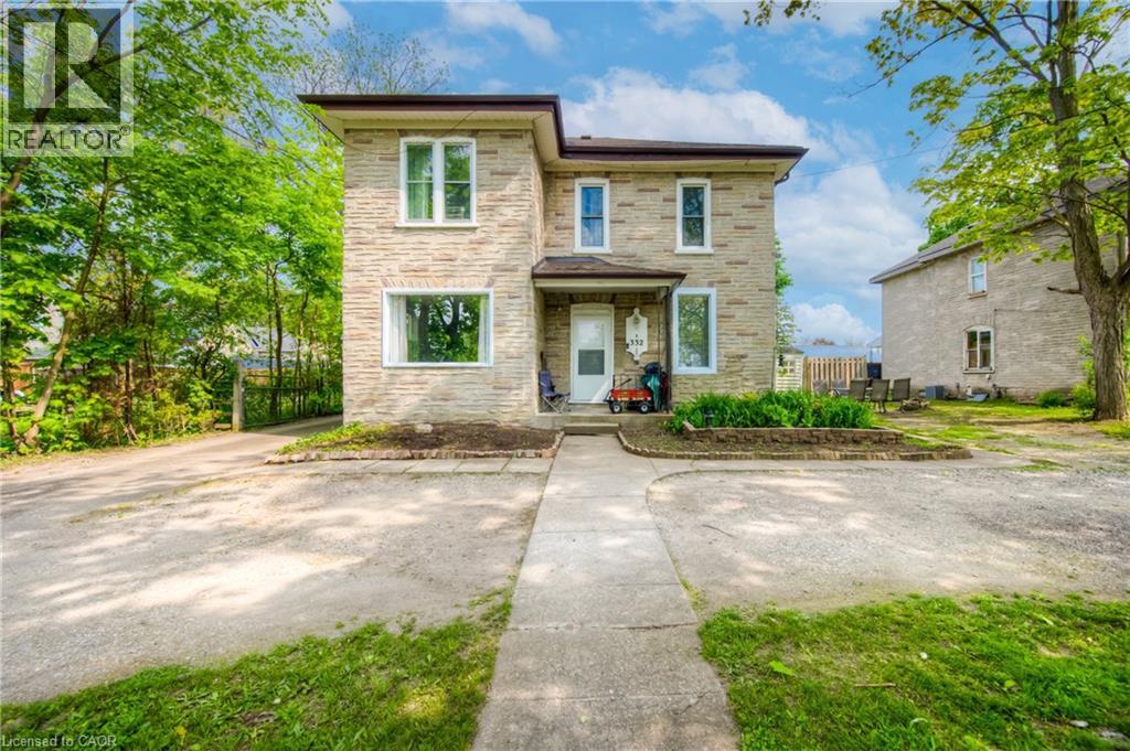 332 Queen St W, Cambridge, ON N3C 1G8