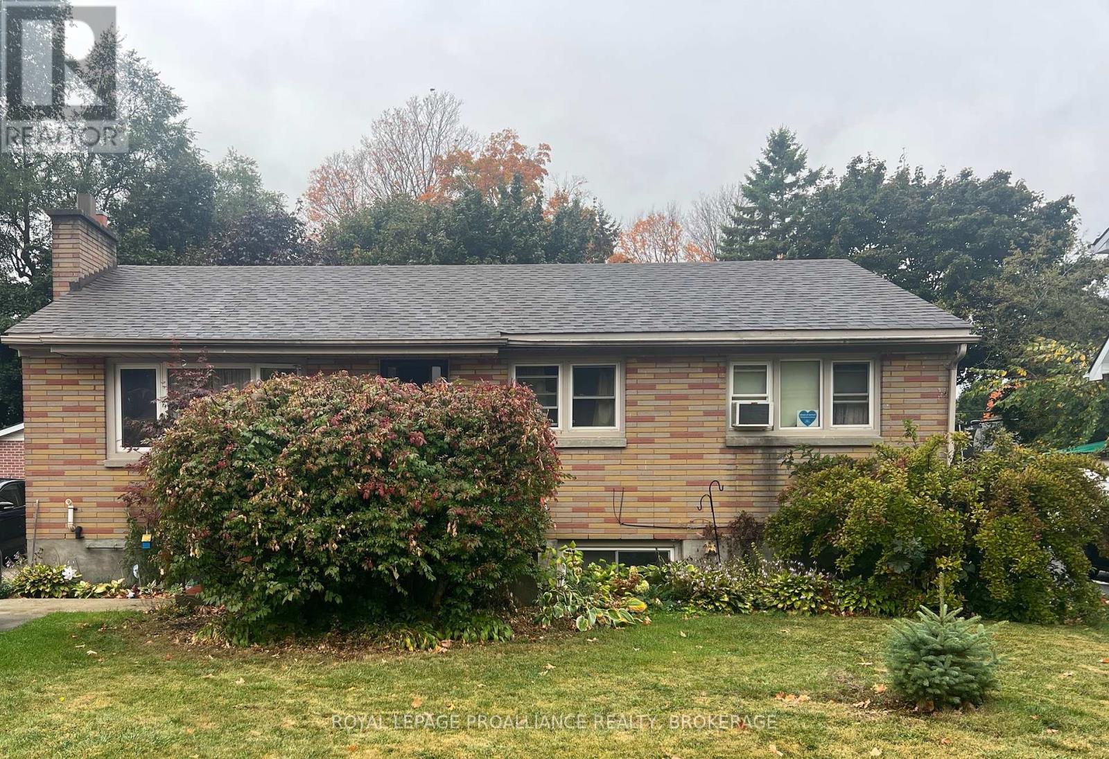 40 Westmoreland Rd, Kingston, ON K7M 1J5