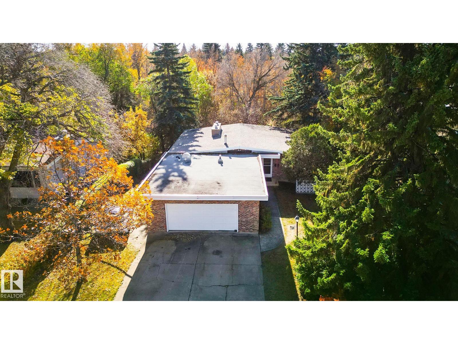 13 Valleyview Cr NW, Edmonton, AB T5R 5S5