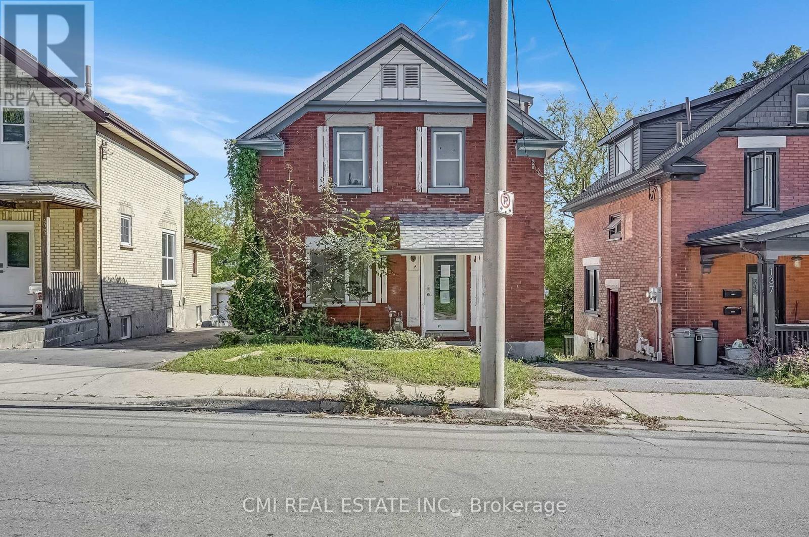 135 Madison Ave S, Kitchener, ON N2G 3M4