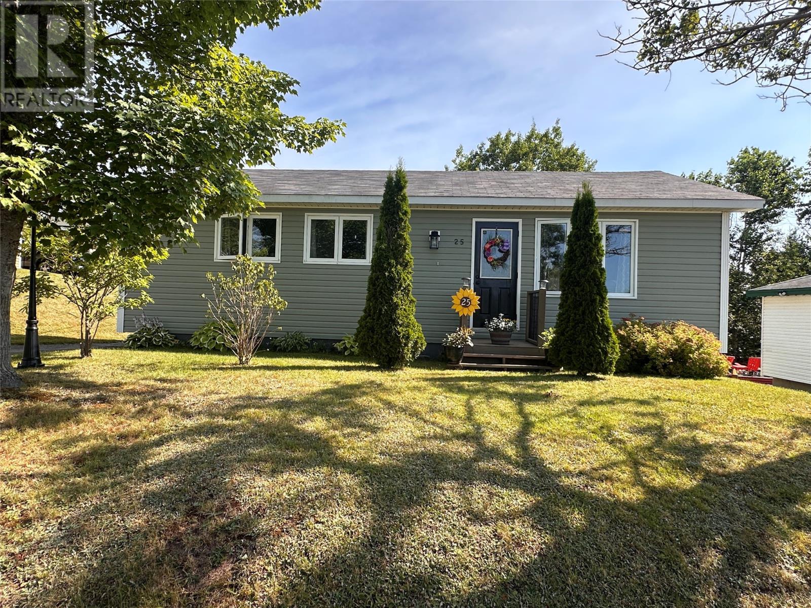25 Forest Rd, Marystown, NL A0E 2M0