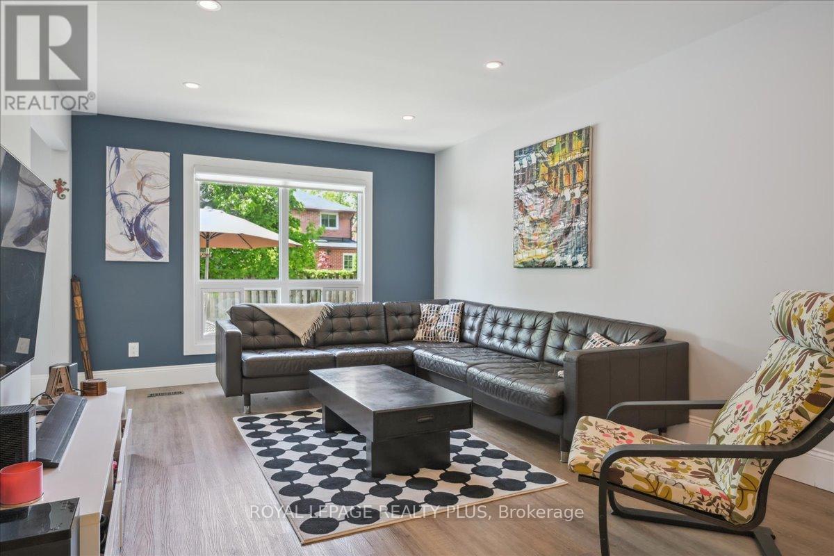 284 Rimmington Dr, Oakville, ON L6H 3N5
