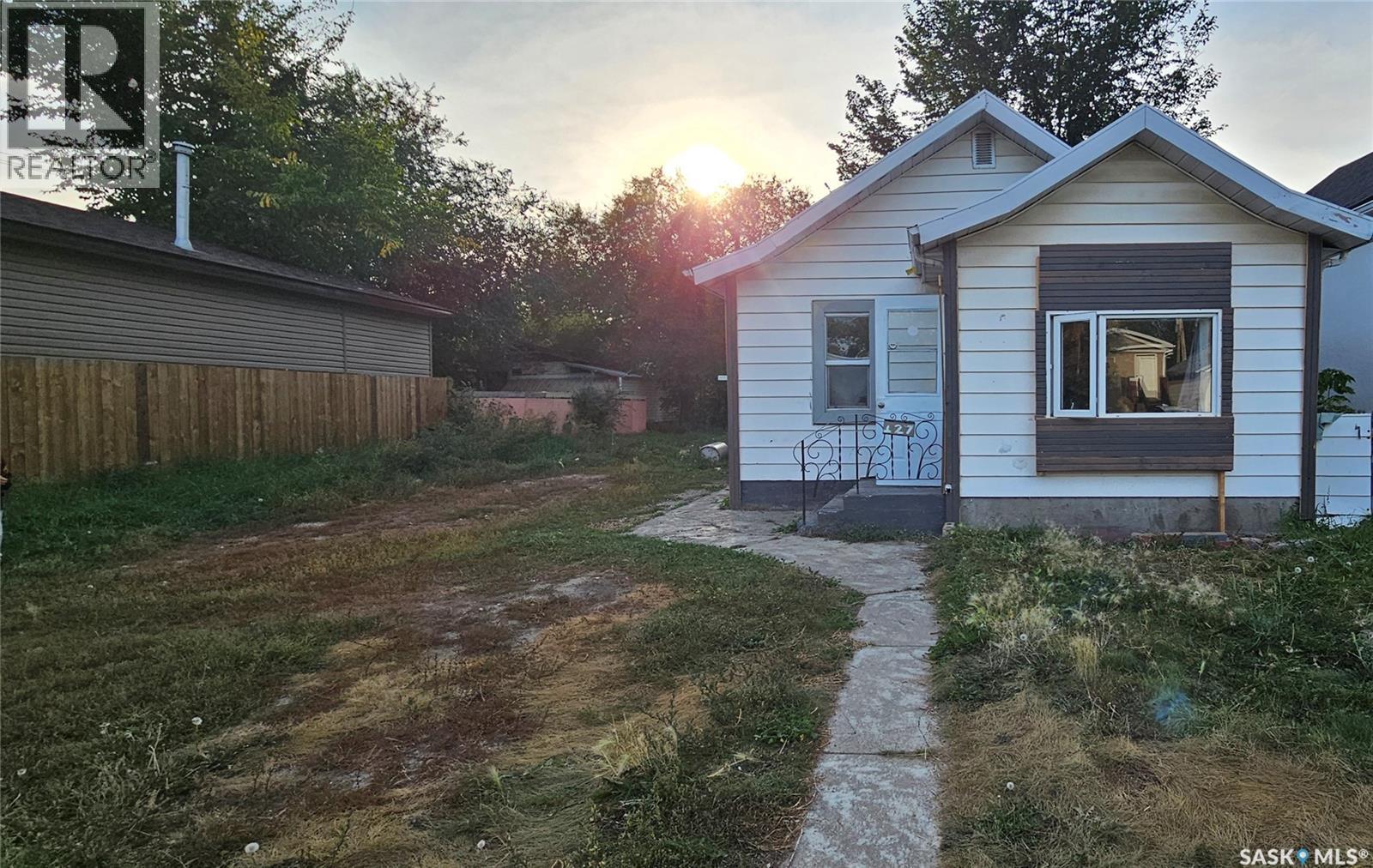 127 M Ave S, Saskatoon, SK S7M 2K1