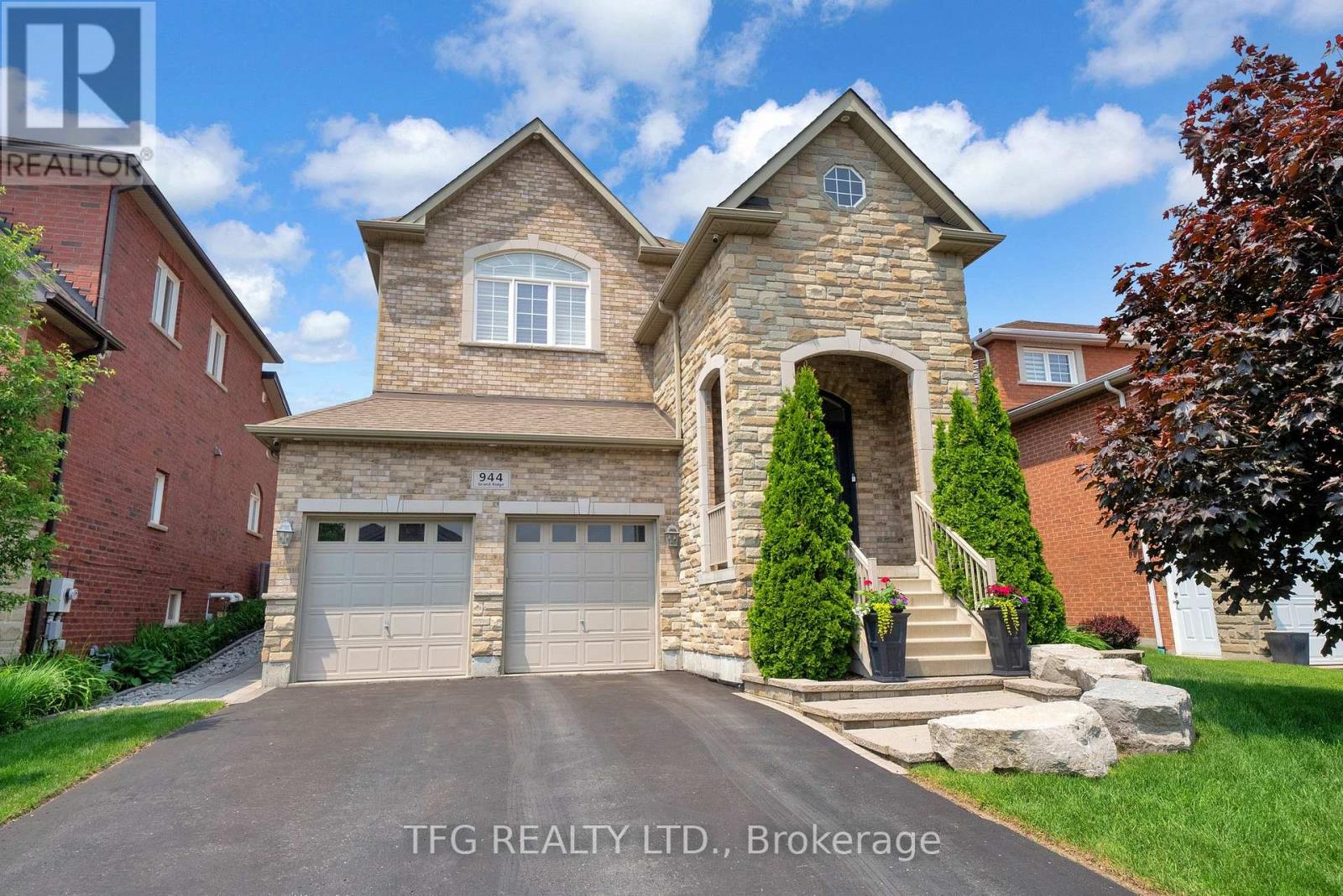 944 Grand Ridge Ave, Oshawa, ON L1K 3B4
