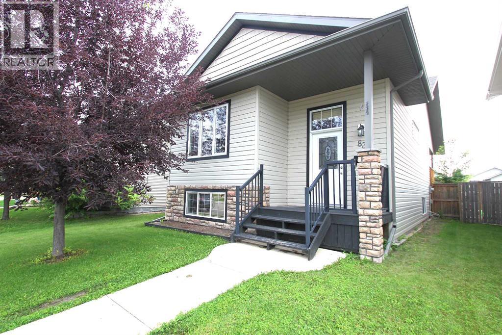 83 Vickers Close, Red Deer, AB T4R 0E7