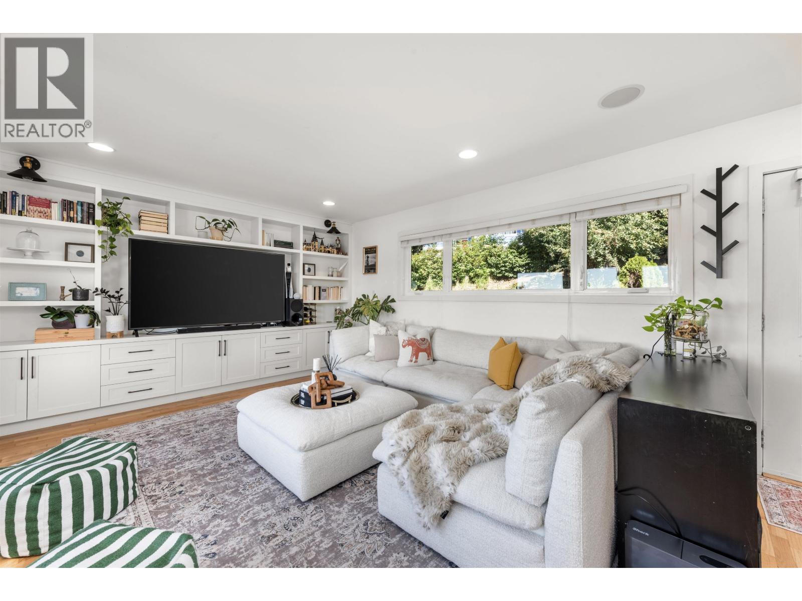 1706 Glendale Ave, Coquitlam, BC V3K 1X4