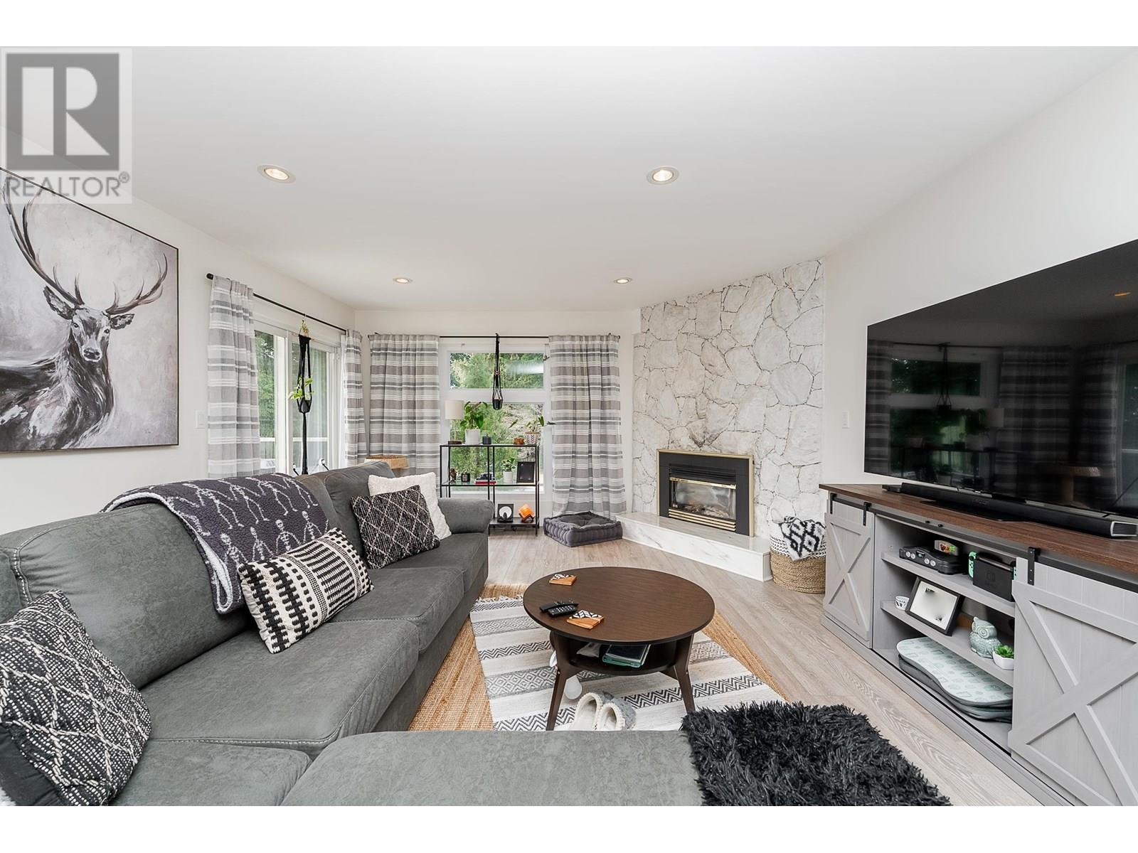 3668 Kennedy St, Port Coquitlam, BC V3B 4Z1