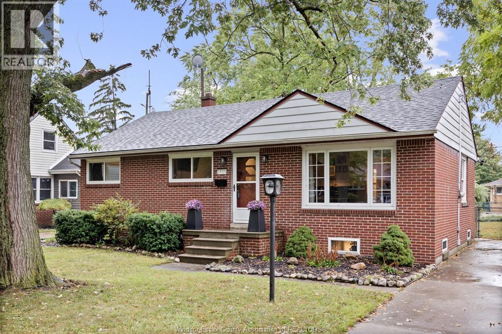 2555 Virginia Park, Windsor, ON N9E 2B5