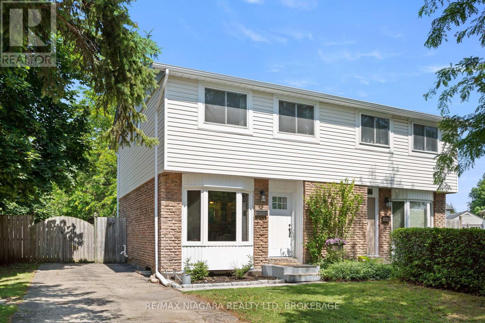 1 Bardadyn Ct, St. Catharines, ON L2N 6R2