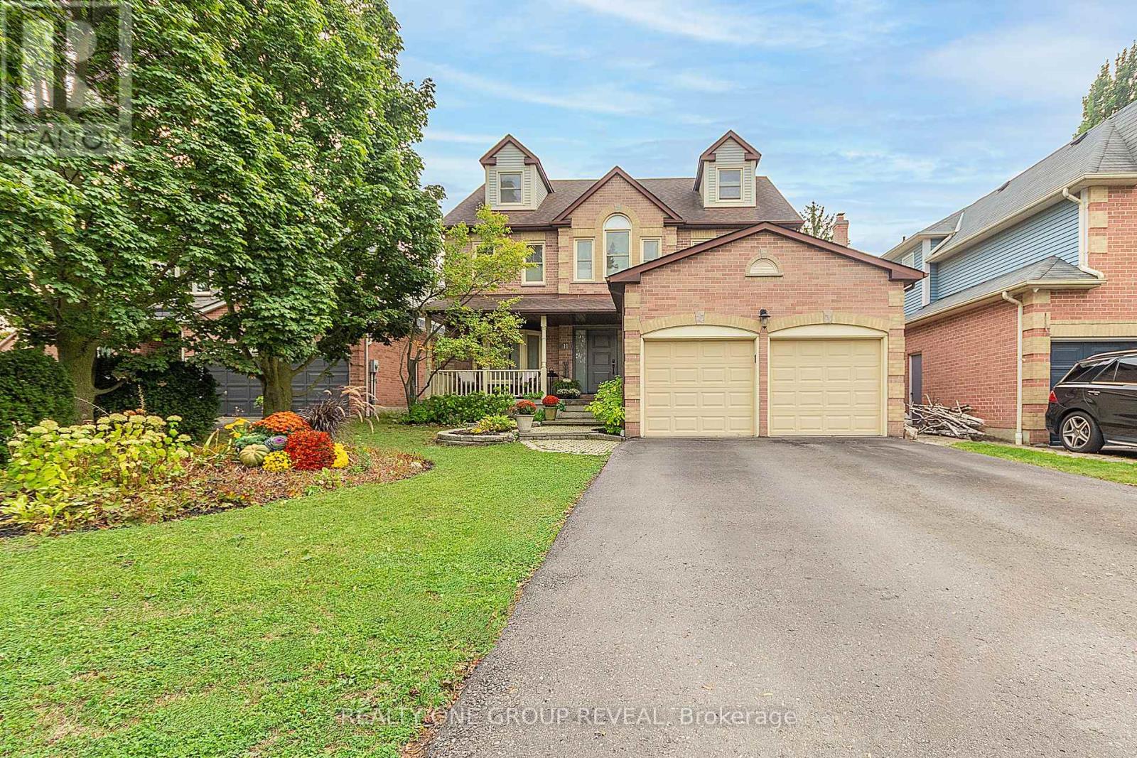 11 Nettles Ct, Whitby, ON L1P 1L5
